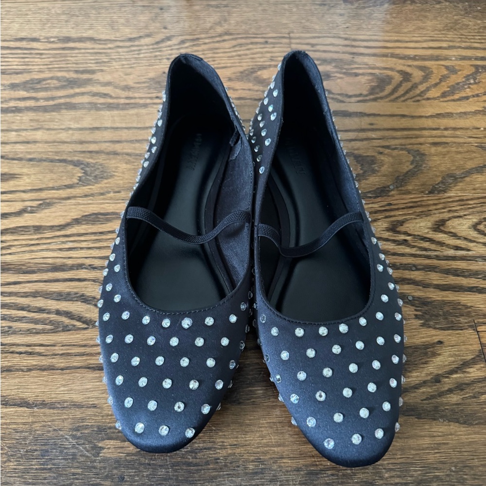 Old Navy Black and Silver Flats Timeless Comfort